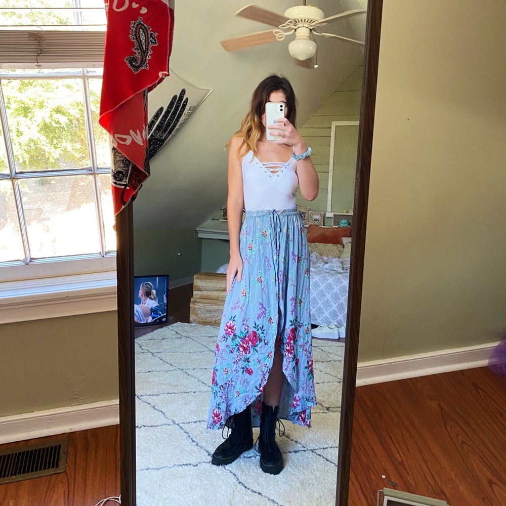 FLOWY FLORAL SKORT